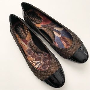 Born Riley bronze and black quilted ballet flats, size 9. *New in Box*